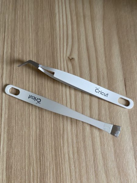 Cricut-2 typesof tweezers